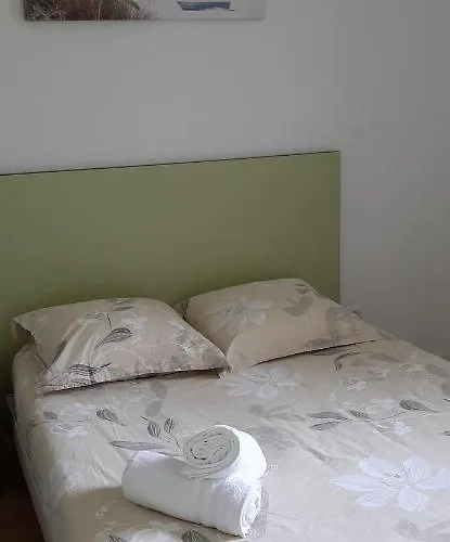 Le Maurifleur Vous Accueille A 3 Km De Honfleur アパート エクモヴィル